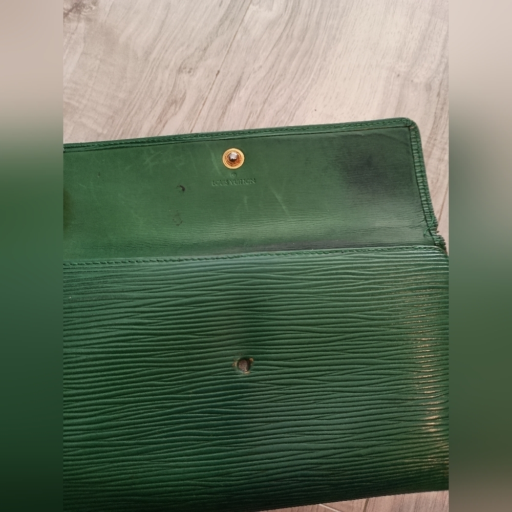 Louis Vuitton Green Epi Long Wallet - Picture 9 of 16